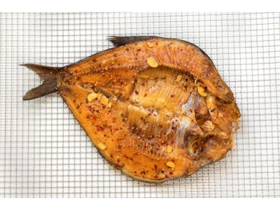 Karštai rūkyta paprastojo karšio išklotinė, su galva, 0,7-1,5 kg, kg