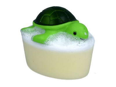 BOMB COSMETICS TURTLEY CLEAN TOY muilas su žaisliuku, 90 g