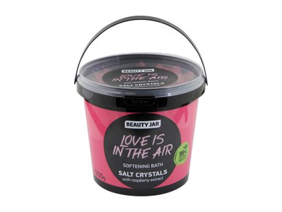 BEAUTY JAR LOVE IS IN THE AIR vonios druskos kristalai su aviečių ekstraktu, 1200 g