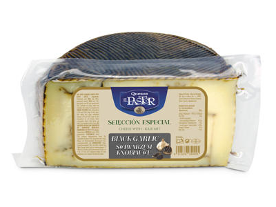 Puskietis sūris su juodųjų česnakų padažu, 45 % rieb. s. m., 1 kg
