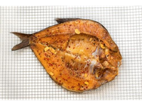 Karštai rūkyta paprastojo karšio išklotinė, su galva, 0,7-1,5 kg, kg