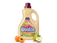 Skystas spalvotų drabužių skalbiklis su keratinu Woolite Keratin Therapy Fruity, 1,8 l