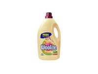 Skystas spalvotų drabužių skalbiklis su keratinu Woolite Keratin Therapy Fruity, 4,5 l